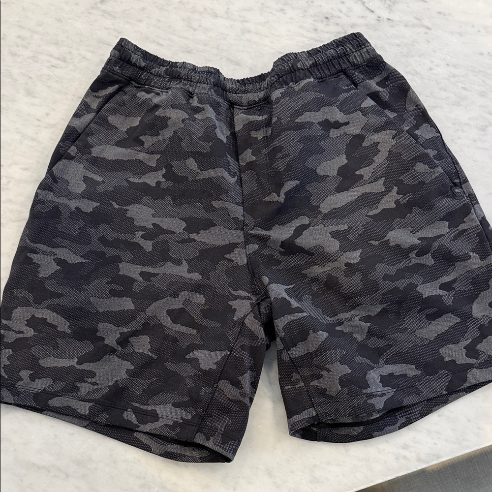 lululemon athletica Men's Black Camo Athletic Shorts